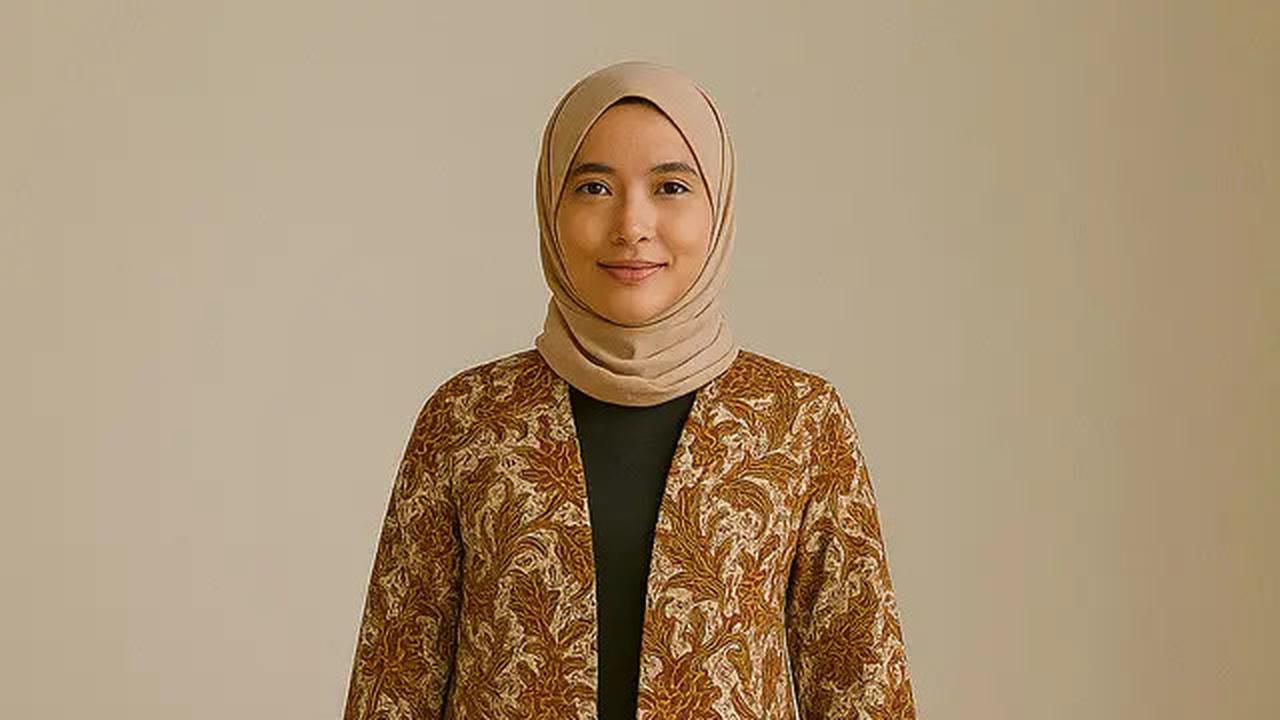 5 Model Jahitan Baju Batik Wanita Terbaru dengan Gaya Modern di Tahun 2025