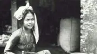 Cerita Keahlian Perempuan Madura Menyunggih Barang dengan Kepala