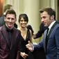 Lionel Messi (kiri) tampak disambut Alessandro Delpiero pada Gala Ballon d'Or (MICHAEL BUHOLZER / AFP)