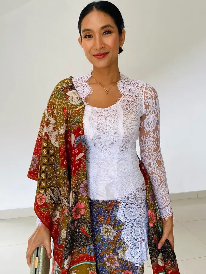 10 Pilihan Kebaya Happy Salma untuk Tampil Modern dengan Sentuhan Etnik
