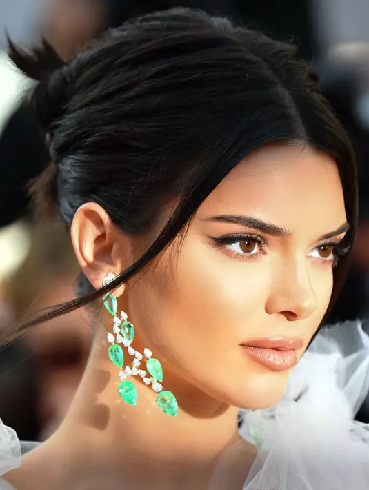 Seperti yang sudah diberitakan, rasa iri dan kesepian yang dimiliki Kendall membuat ia bersikap buruk pada Kylie. (instagram/kendalljenner)