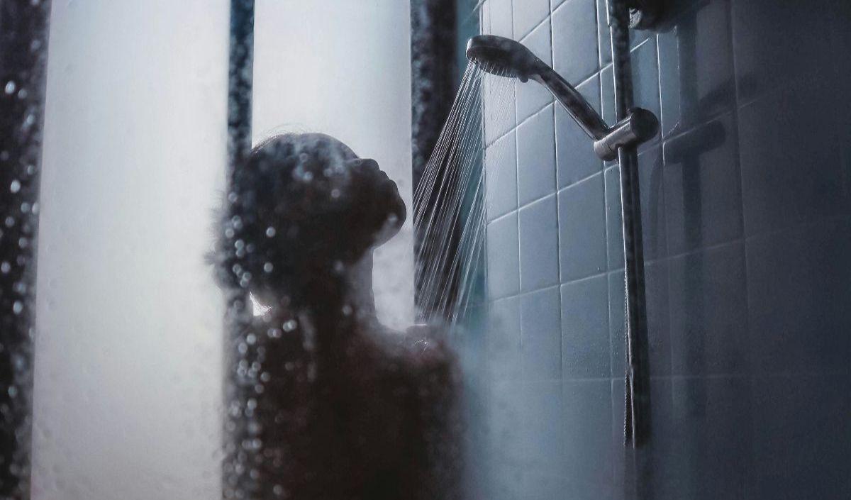 2.&nbsp;Rutin Mandi dengan Sabun Antibakteri