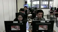 Keterbatasan ruangan ujian, Universitas Negeri Nusa Cendana Kupang, meminjam dan meminta bantuan kepada sekolah menegah negeri (SMP dan SMA) untuk penuhi kuota calon mahasiswa baru yang mengikuti tes sebanyak 12.336 ini.