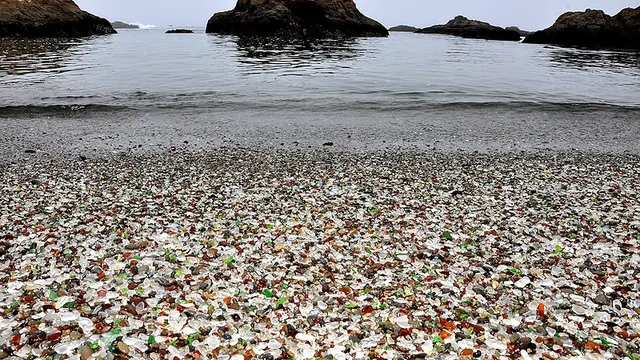 Glass Beach di California