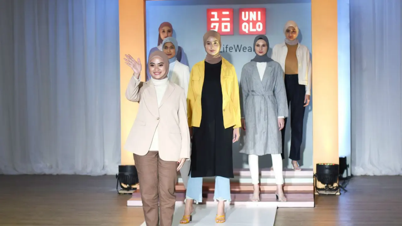 Mengintip 50 Inspirasi Hijab Minimalis dalam UNIQLO MODEST WEAR MANUAL Styled by Ayudia C