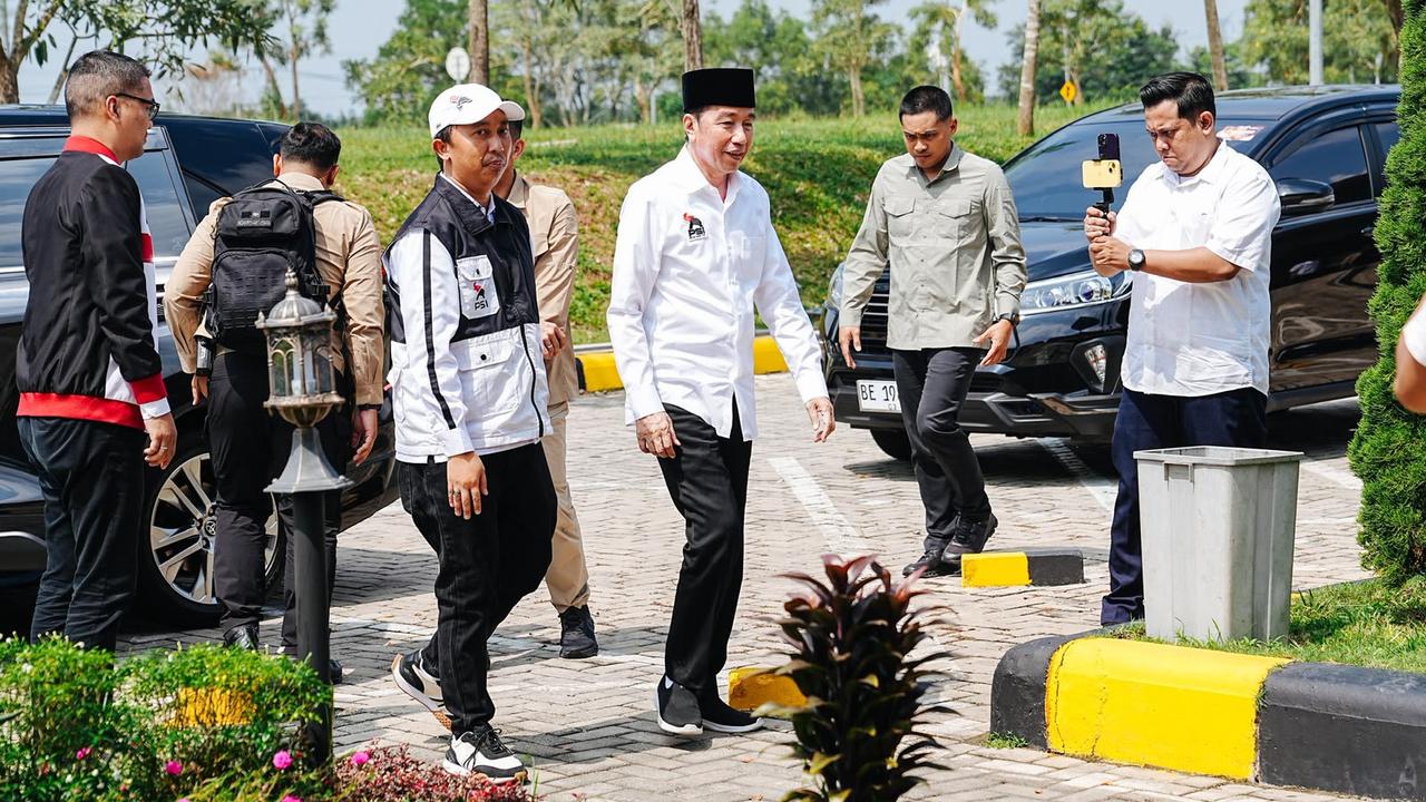 Sebelum Blusukan di Lampung, Jokowi Pilih Salat Jumat di Masjid Al Hikmah