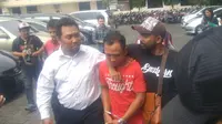 Suwarno dibawa ke tahanan Mapolrestabes Semarang. (foto : Liputan6.com / Edhie Prayitno Ige)