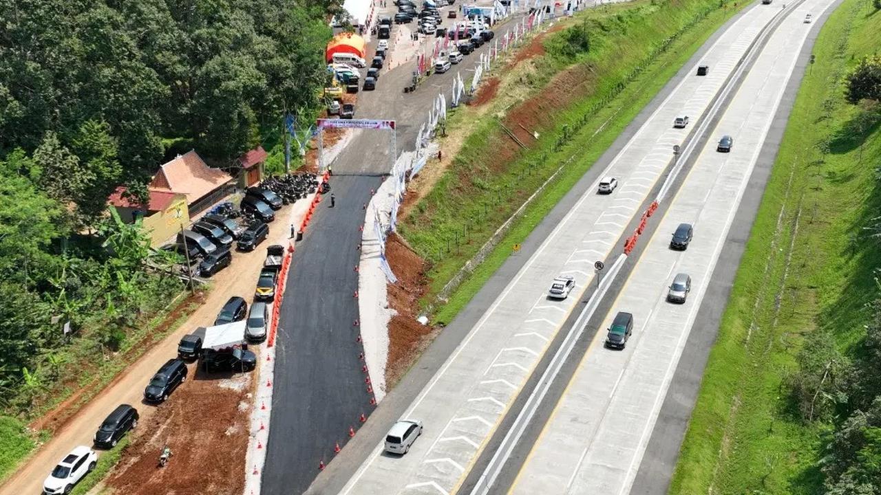 Sementara itu jika dihitung keseluruhan, lanjut dia, untuk perjalanan menerus dari Semarang hingga Surabaya untuk kendaraan golongan I kenaikannya sekitar 23 persen<br>
