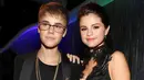 TMZ pun mengunggah sebuah video yang memperlihatkan Justin dan Selena tengah menghabiskan watu berdua. (Billboard)