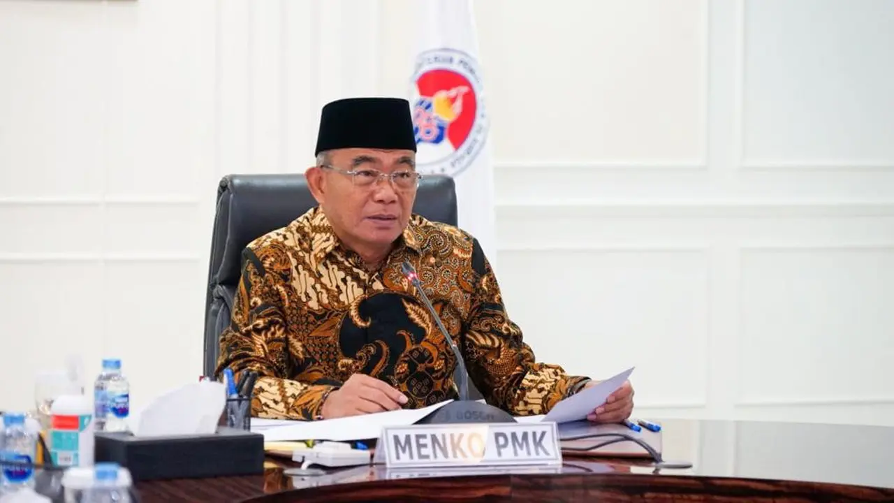 Menteri Koordinator Bidang Pembangunan Manusia dan Kebudayaan (Menko PMK) Muhadjir Effendy saat memimpin rapat kerja bersama jajarannya. (Istimewa)