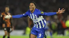Selebrasi pemain Brighton, Joao Pedro, setelah mencetak gol ke gawang Marseille dalam laga pamungkas Grup B Europa League 2023/2024 yang berlangsung di Amex stadium, Jumat (15/12/2023) dini hari WIB. Gol tersebut membuat Joao Pedro menjadi top skor sementara dengan torehan enam gol. (AP Photo/Ian Walton)