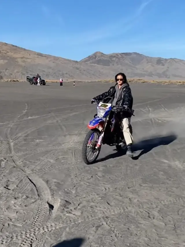 Keisya Levronka Unggah 7 Potret Keseruan Naik Motor Trail