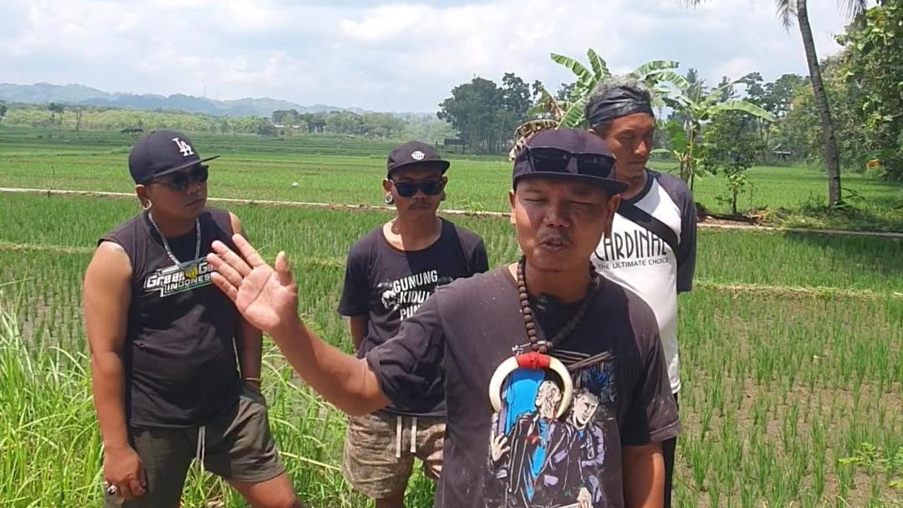 Anak Punk jadi petani di Gunungkidul. (Liputan6.com/Hendro Ary Wibowo)
