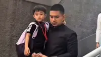 Kedekatan Aripat dengan Adzam Putra Nathalie Holscher, Temani Daftar Sekolah