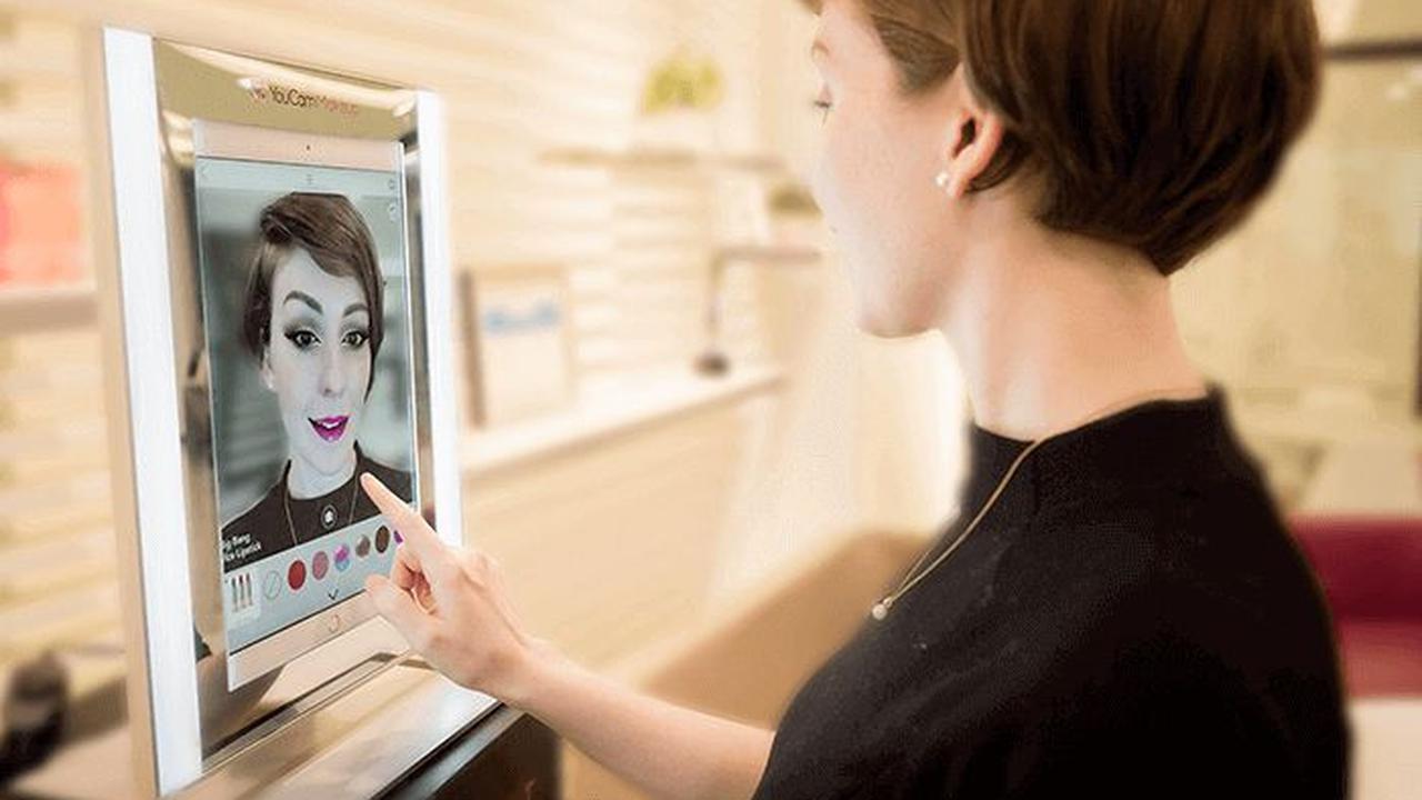 Teknologi pendeteksi AI seperti AI Face Analyzer dan AI Shade Finder digunakan untuk memberikan rekomendasi yang dipersonalisasi.