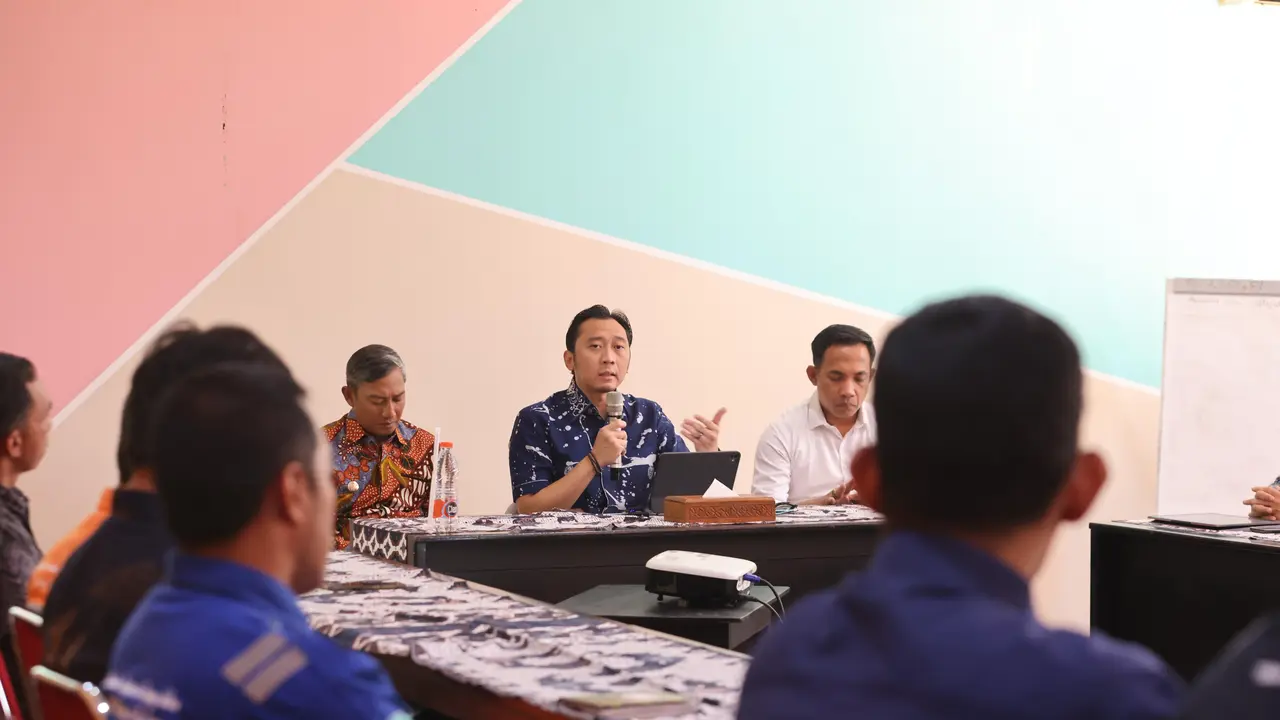 Wakil Ketua MPR RI Partai Demokat, Edhie Baskoro Yudhoyono saat beraudiensi bersama PT PLN Nusantara Power (PLN NP) Unit Pembangkit Pacitan dengan tema “Co-Firing Biomassa: Tantangan, Peluang, dan Peran PLTU dalam Mendorong Pencapaian Target EBT Nasional