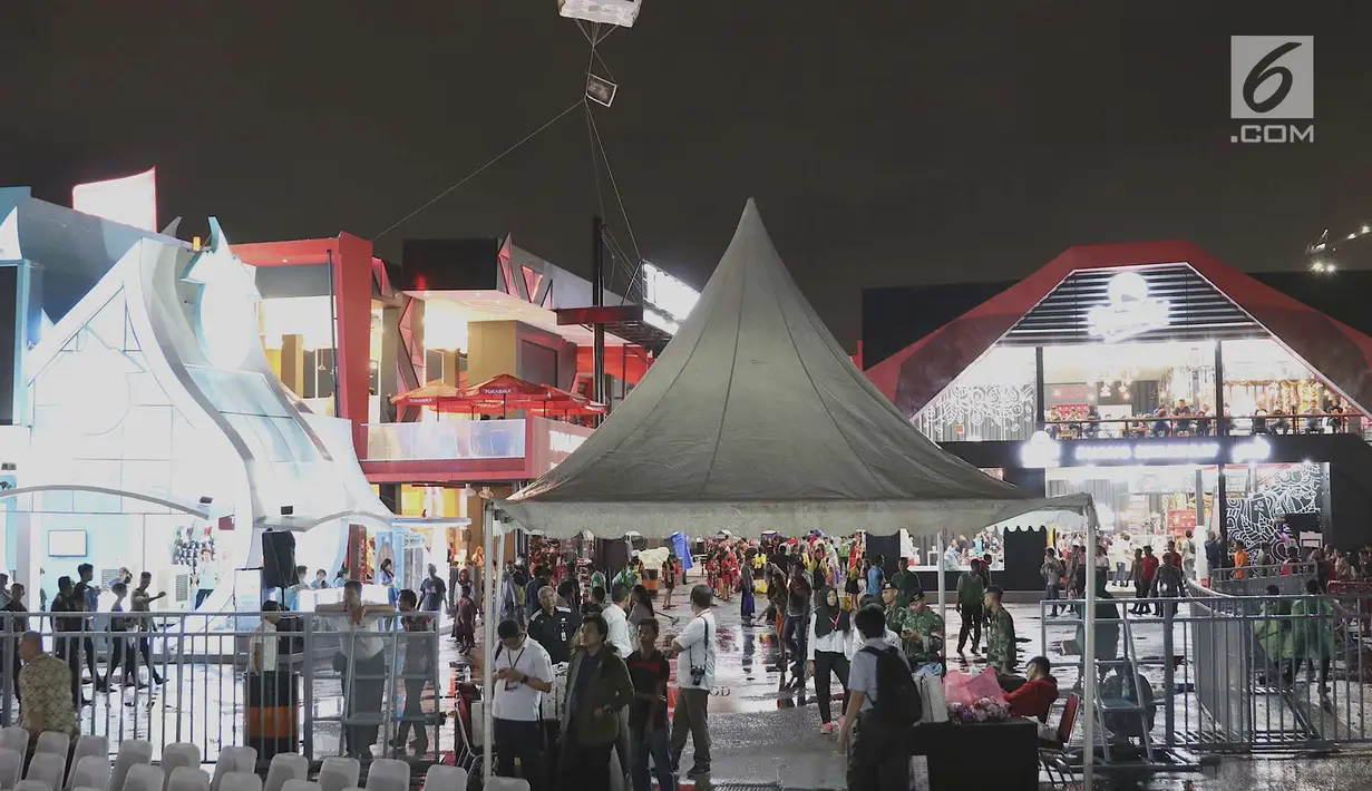 Pengunjung memadati area penyelenggaraan Jakarta Fair 2018 di JIExpo Kemayoran, Jakarta, Rabu (23/5). Jakarta Fair 2018 ini diselenggarakan mulai 23 Mei hingga 1 Juli 2018. (Liputan6.com/Immanuel Antonius)