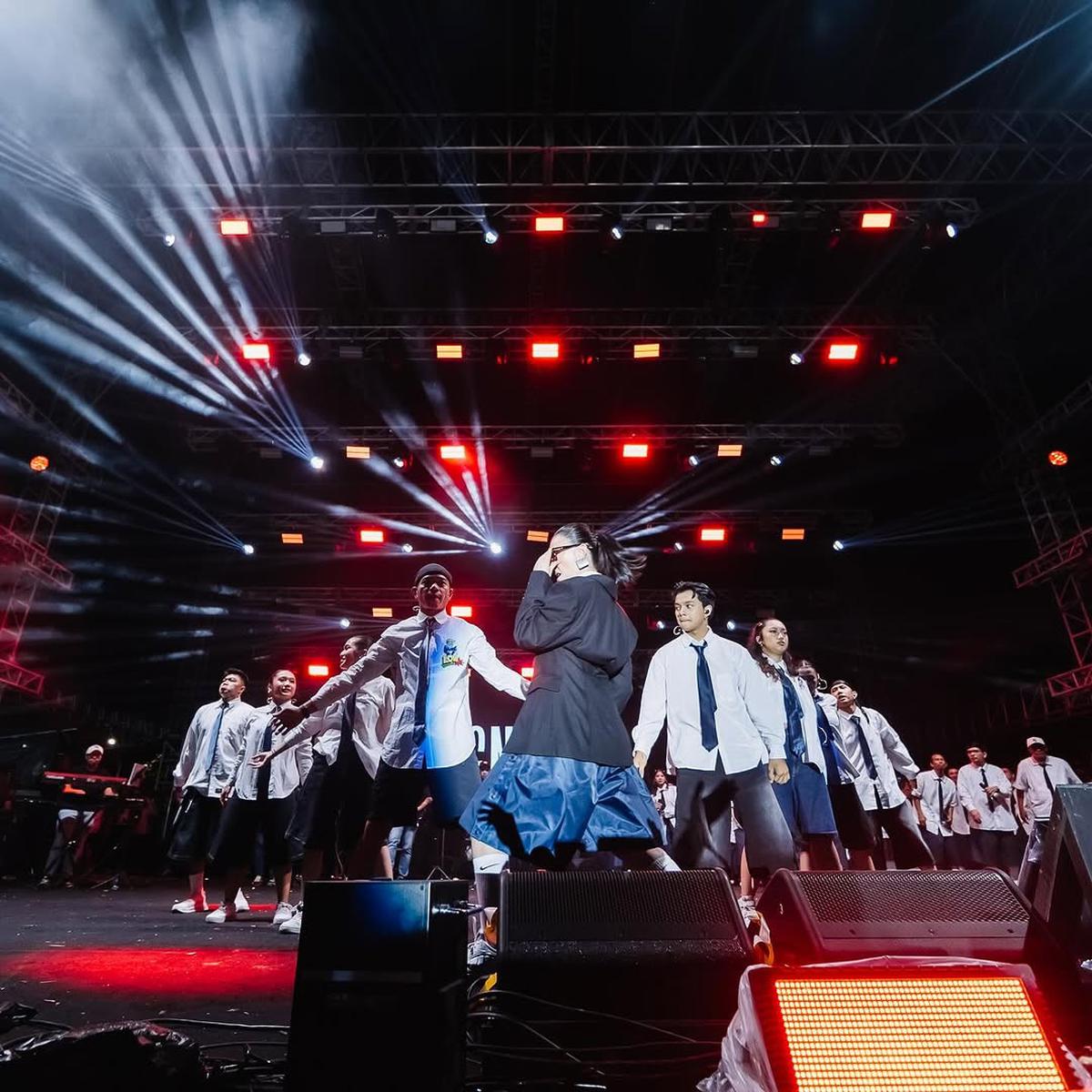 6 Potret Nayyara Anak Tora Sudiro Jadi Dancer Agnez Mo, Begini Aksinya saat Manggung