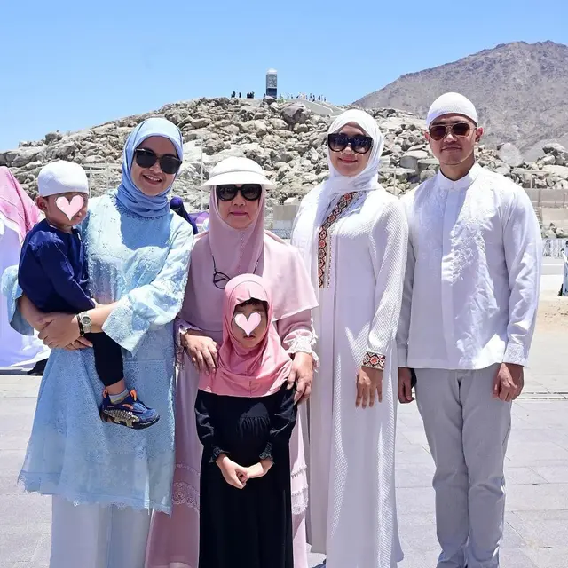 Umumkan Hamil ketika Umrah, Ini 6 Potret Erina Gudono dan Kaesang di Tanah Suci