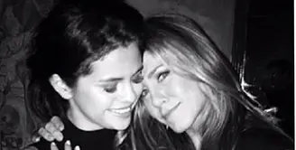 Hubungan Selena Gomez dan The Weeknd memang menjadi kontroversi belakangan ini. Jennifer Aniston berada di belakang Selena memberikan dukungan soal hubungan ini dan meminta Selena ikuti kata hatinya. (doc.hollywoodlife.com)