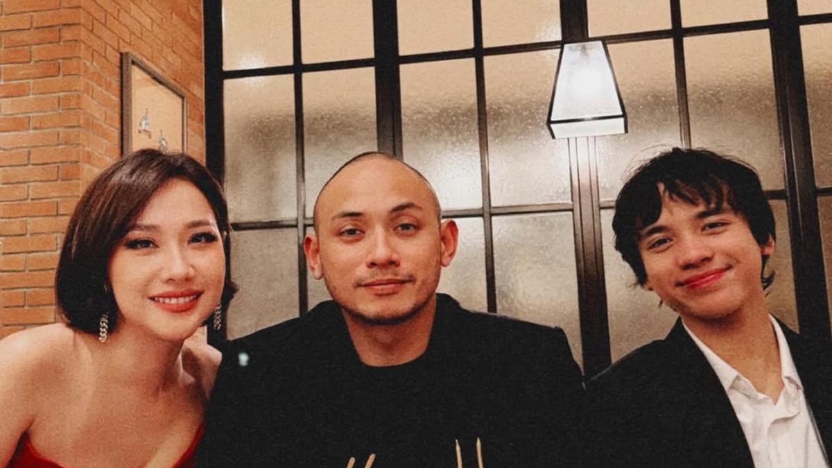 Pesona Elegan Bunga Citra Lestari Dibalut Long Dress Strapless Merah saat Pesta Malam Tahun Baru Sekaligus Merayakan Ulang Tahun Suami