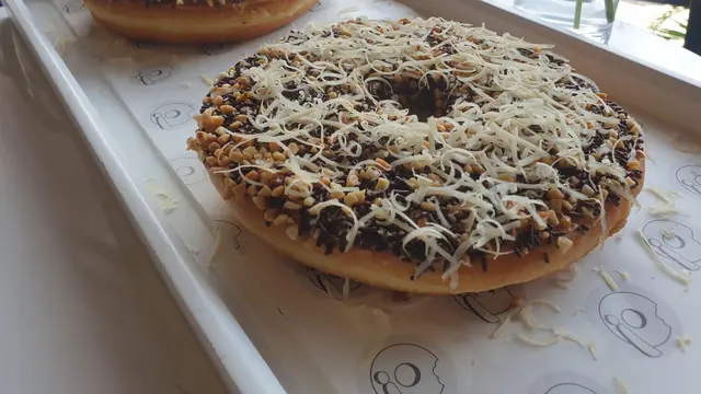 Donat Raksasa