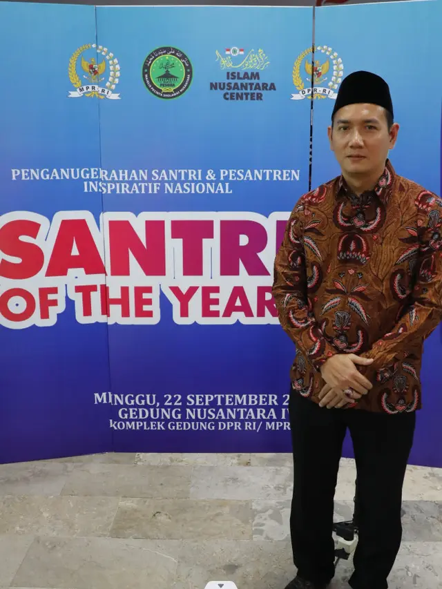 Ketua Komisi Penyiaran Indonesia (KPI) Ubaidillah dinobatkan sebagai santri inspiratif dalam ajang penghargaan Santri of The Year 2024.