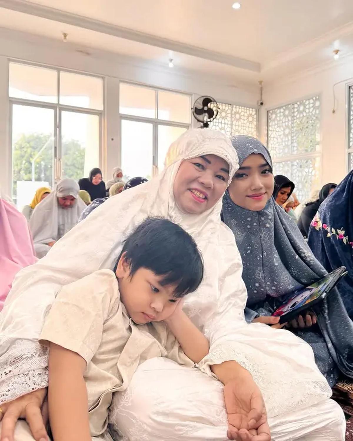 Fuji dan Mama Dewi (Sumber: Instagram/fuji_an)