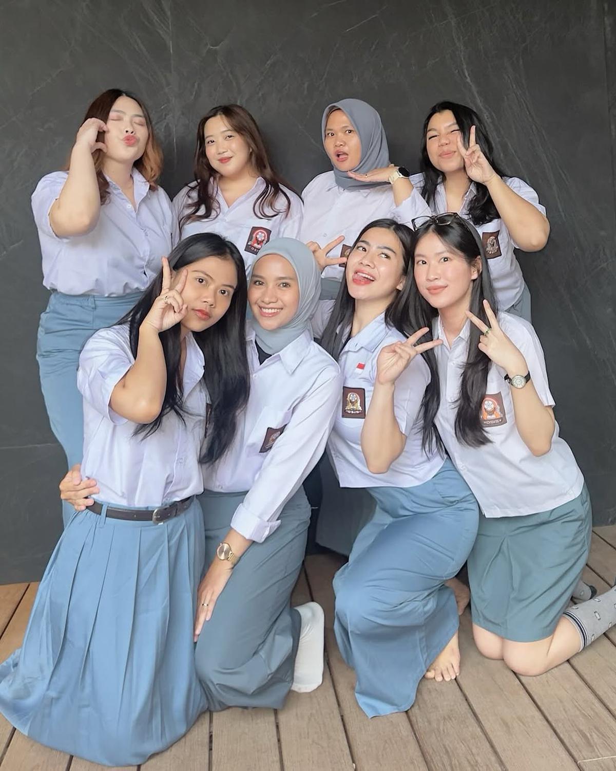 7 Potret Felicya Angelista Pakai Seragam SMA Ikut Bukber Bersama Sahabat, Masih Cocok