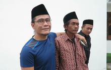 Momen Sunhaji Penjual Es Teh Datang ke Ponpes Gus Miftah, Diberi Seragam Banser