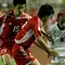 Rochy Putiray (putih) saat memperkuat Timnas Indonesia melawan Timnas China di fase grup Piala Asia 2004. (AFP/Frederic Brown)