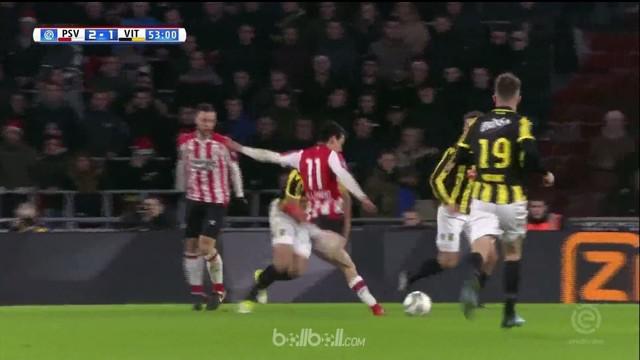 Berita video tendangan roket bintang Meksiko, Hirving Lozano yang menangkan PSV atas Vitesse. This video is presented by Ballball.