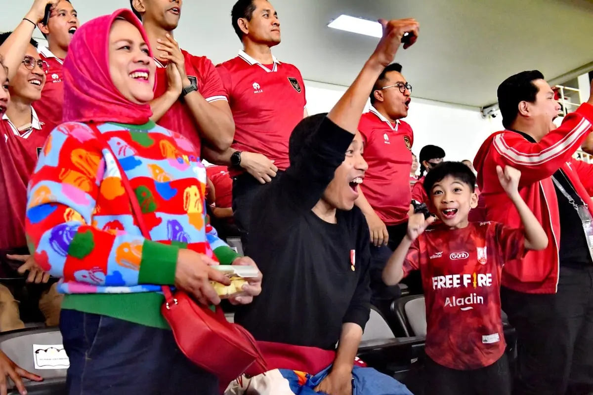 Ajak Jan Ethes, Jokowi Nonton Laga Indonesia Vs Turkmenistan Didampingi Erick Thohir