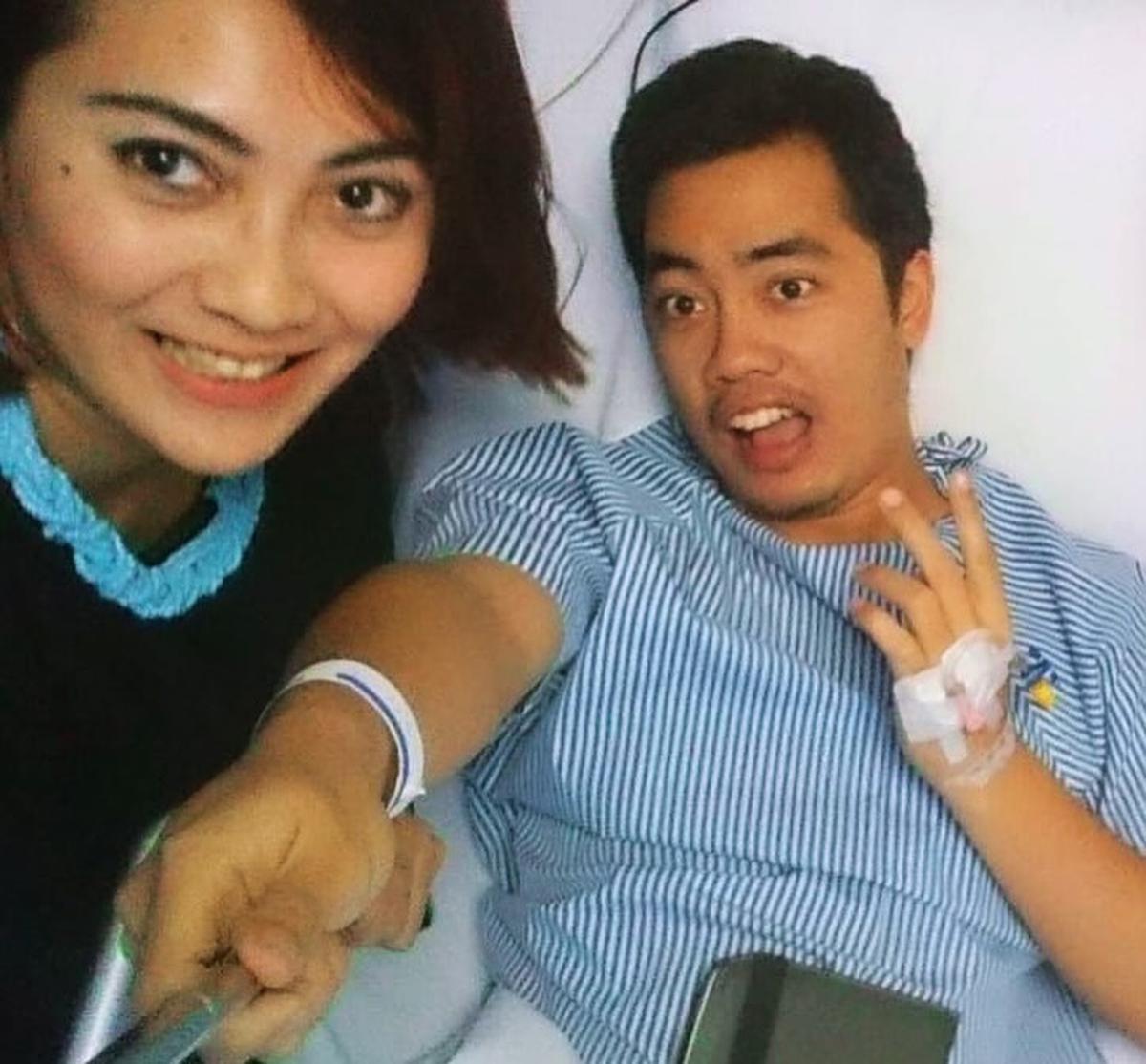 Rayakan Anniversary, Dennis Adhiswara Unggah Foto Masa Pacaran dengan Istri Tercinta