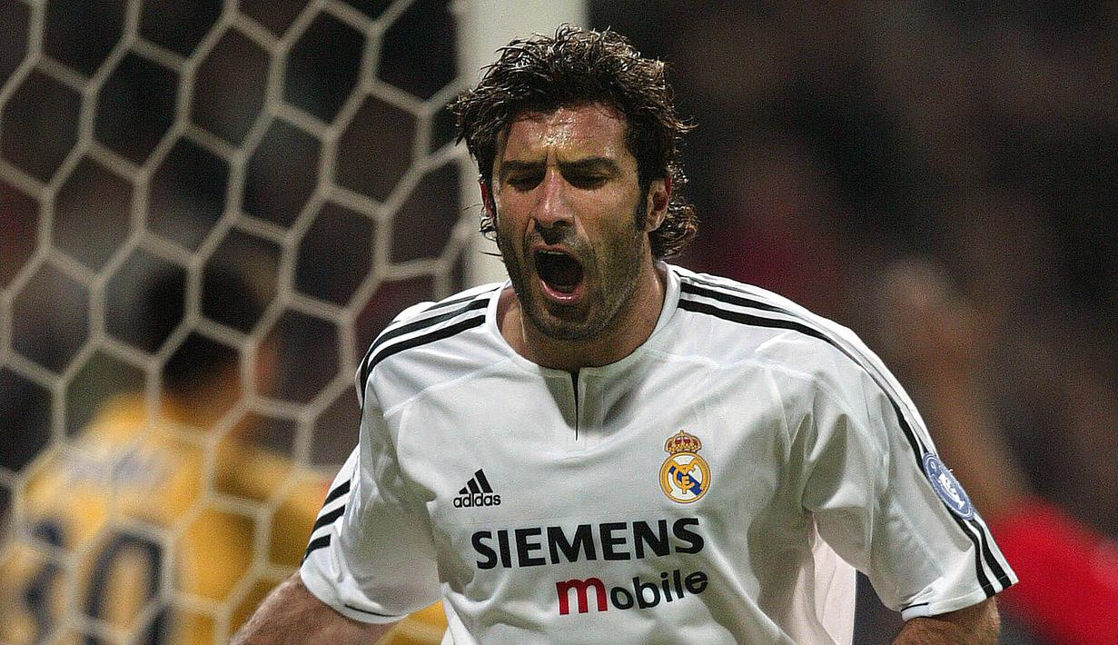 Karier Figo terus bersinar selama lima tahun merumput di Real Madrid. Pemain gelandang ini mencetak 66 gol dan 89 assist dari 336 pertandingan dan memenangi tujuh trofi bersama Real Madrid. (AFP/Javier Soriano)