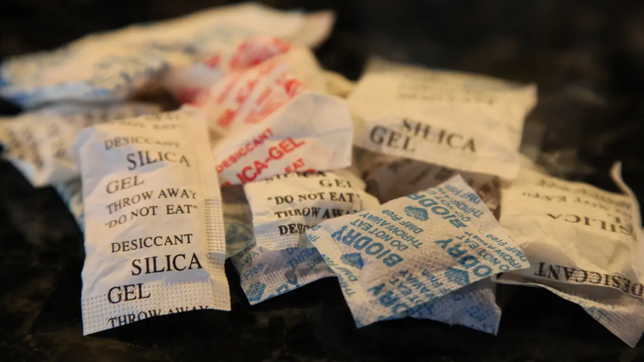 [Bintang] Sering Dianggap Nggak Guna, Ternyata Ini 5 Manfaat Silica Gel