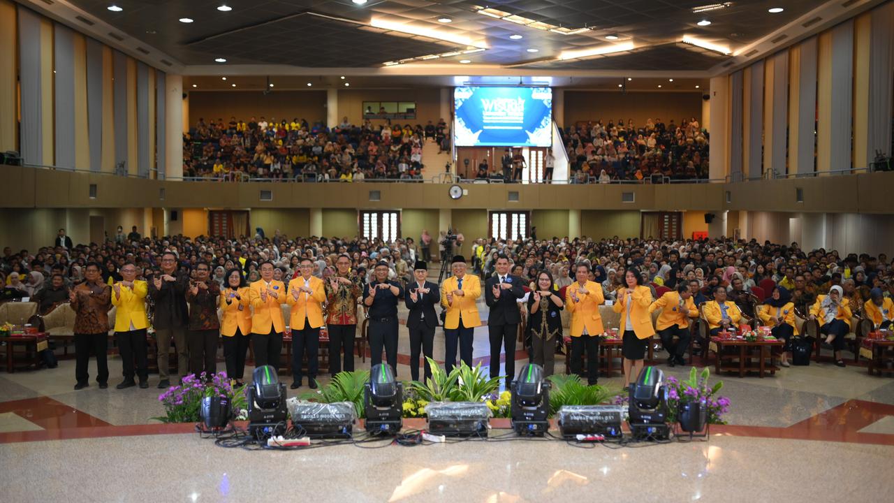 Bupati Trenggalek Mochamad Nur Arifin menandatangani Nota Kesepahaman (MoU) dengan Universitas Terbuka