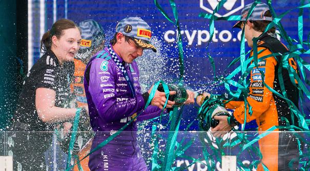Penampilan pembalap Mercedes, Kimi Antonelli semakin cemerlang setelah berhasil memenangkan Formula 1 GP Miami 2026 di Miami International Autodrome, Florida, Minggu (02/05/2026) waktu setempat. (AP Photo/Danny Karnik)
