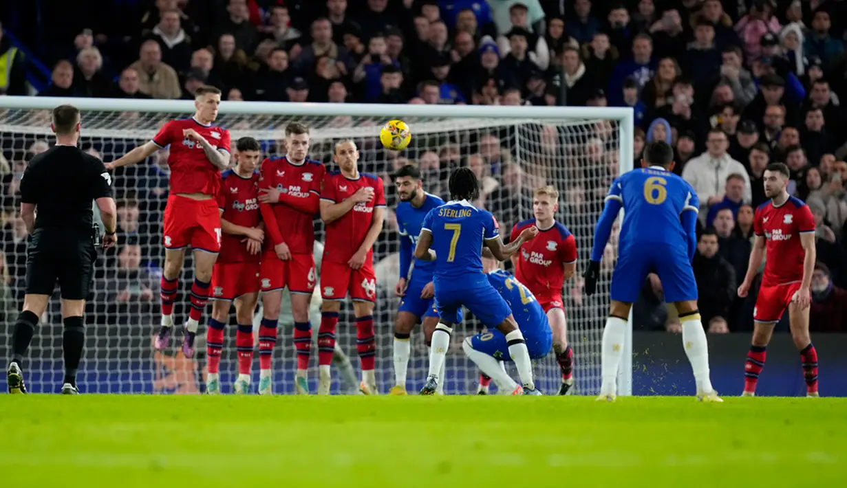 Eks pemain AC Milan itu menuntaskan umpan dari Cole Palmer. (AP Photo/Kirsty Wigglesworth)