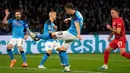 Kemenangan Napoli menjadi lambang kejayaan Italia karena tim tersebut berhasil menyusul duo Milan, AC Milan dan Inter Milan yang juga lolos ke perempat final. (AP Photo/Gregorio Borgia)