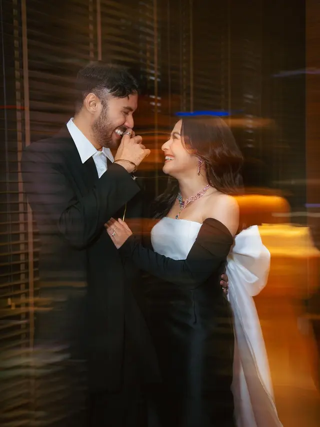 Prilly Latuconsina dan Refal Hady saat gala premiere film Ketika Berhenti di Sini (Foto: Instagram prillylatuconsina96)