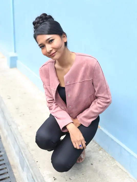 Tidak hanya ganti nama panggung, Mey Chan atau kini berganti Dita juga membentuk manajemen sendiri. Termasuk merintis kariernya dari awal lagi. (Nurwahyunan/Bintang.com)