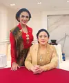 Pada gelaran sidang tahunan kali ini, Puan Maharani memilih kebaya kutubaru berwarna emas rancangan Didiet Maulana .