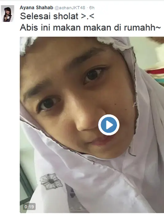 Ayana JKT48 usai solat Ied di hari raya Idul Adha. (via twiiter/@achanJKT48)