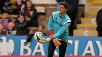 Chelsea Kontrak Courtois Lima Tahun