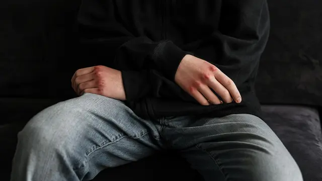 Mengenali Intergenerational Trauma agar Pola Asuh Buruk Tidak Turun ke Anak