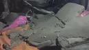 Kondisi rumah yang runtuh setelah gempa magnitudo 4,8 terjadi di Karangasem, Bali, Sabtu (16/10/2021). Guncangan gempa menyebabkan kerusakan bangunan dan tiga orang warga meninggal di wilayah Kabupaten Karangasem dan Bangli, Bali. (Handout / BALI BPBD / AFP)