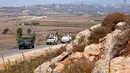 Sumber dari Hizbullah sebelumnya mengatakan kepada AFP bahwa seorang anggotanya tewas "dalam serangan Israel terhadap menara pengawas di Lebanon selatan" dekat Desa Aita al-Shaab, dan juru bicara kelompok itu mengonfirmasi kematian tersebut. (AP Photo/Hassan Ammar)