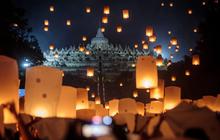 FOTO: Ribuan Lampion Terangi Langit Borobudur pada Puncak Waisak 2570 BE
