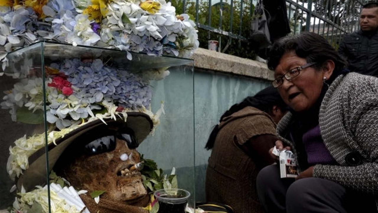 Menyaksikan angkernya Hari Tengkorak di Bolivia